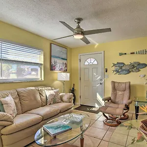 Comfy Escape 1 Block To Main Street! Holiday home