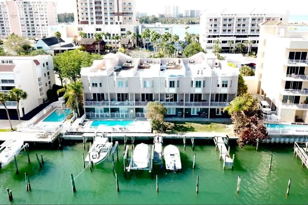 Holiday home Luxury And Spacious Waterside Getaway Clearwater Beach